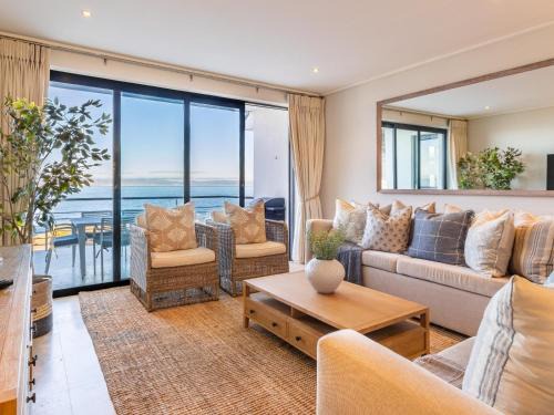 Hermanus City-Centre Apartment | 74 on Marine