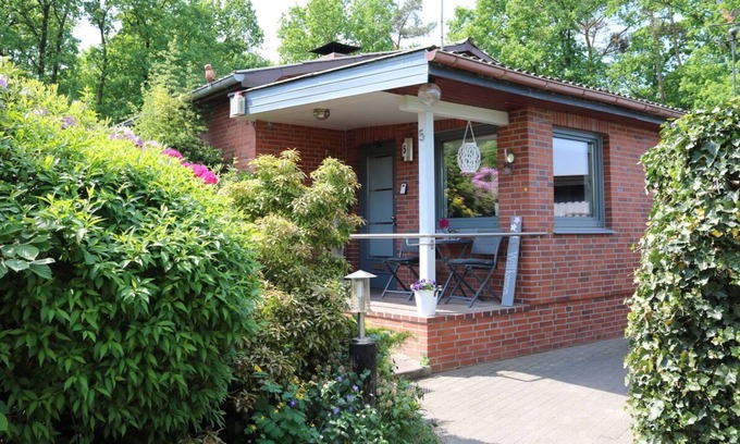 Hechthausen House | 75 sqm, max. 2 adults, quiet location, 1200 sqm garden fenced