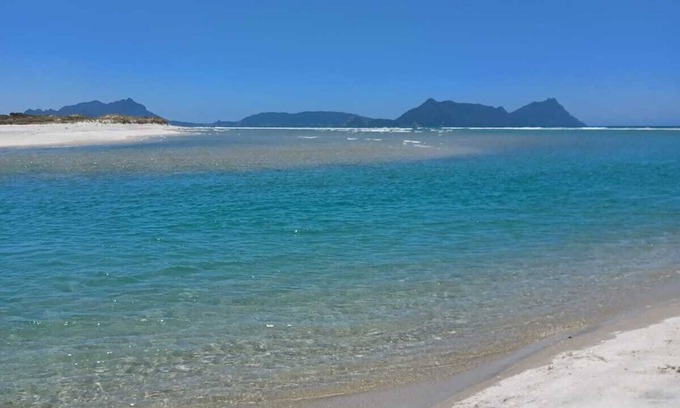 Ruakaka House | 750 m flat walk to one of the most beautiful beaches in New Zealand ,Spa,skywifi