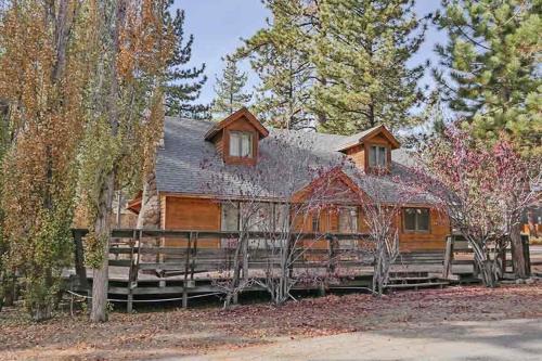 Al Tahoe House | 750 Stanford Avenue cabin