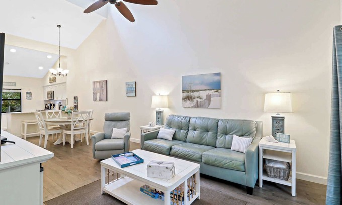 Hilton Head Island Villa | 7502 Treetops Villa Pet-Friendly Walk to the Beach