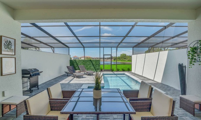Loughman Villa | 7561 Oak Spring Lane