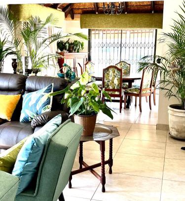 Lone Hill Apartment | 76 On Crestwood