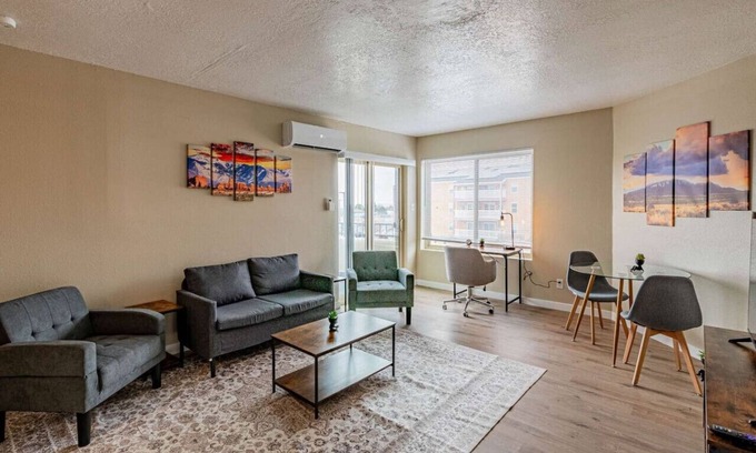 Northeast Heights Apartment | 760 On The Blvd Studio 45 Overlooking NobHill