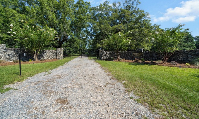Hardwick House | 77 Acre Country Estate that sleeps 14