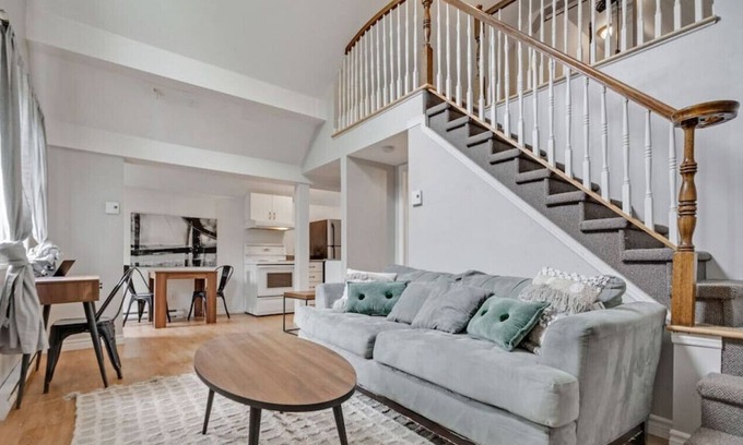 Hull Apartment | 77 rue scott updated · Cheerful Loft in Gatineau