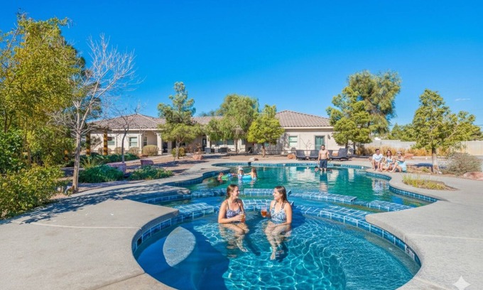 Paradise House | 777Rentals - 5BR/4.5Bath - Log Cabin Estate