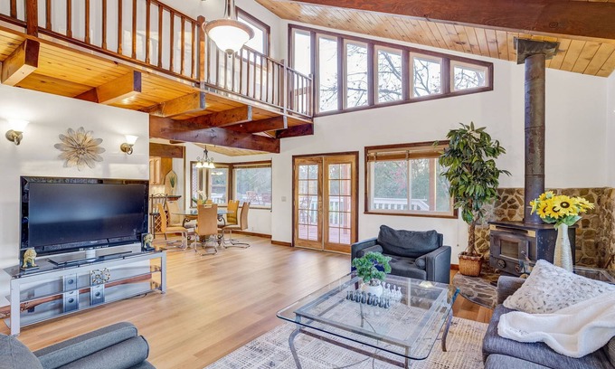 Santa Rosa House | 7BD/4.5BA Santa Rosa Estate w/HotTub, BBQ, Games