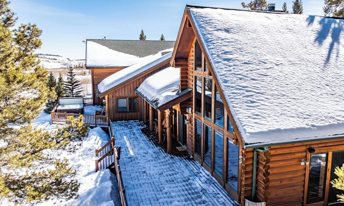 Alma House | 7bd Spacious Cabin Close to Breck; Views & Nature!