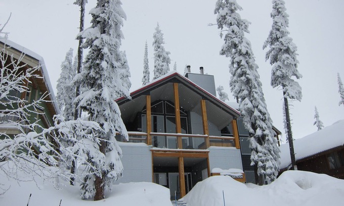 Snow Pine Estates Ski Chalet | 7BDRM Big White View Chalet - Perfect for Several Families!
