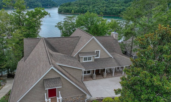 Big Creek House | 7BR/8BA Lakefront Norris-Private Dock & Views