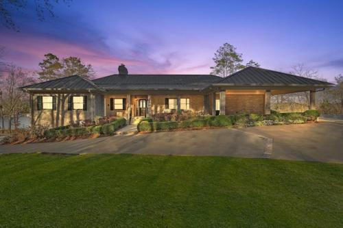 Macon House | 7br Lakefront Haven Pool, Hot Tub, Gated 4acres