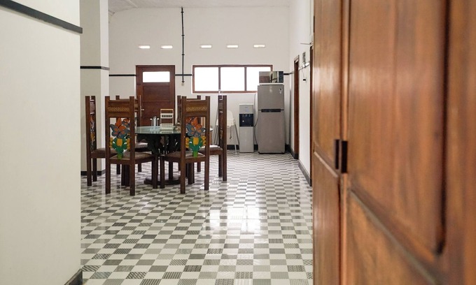 Sidomulyo House | 7BR Villa Kamandalu - Oase Klasik Modern di Kota Batu