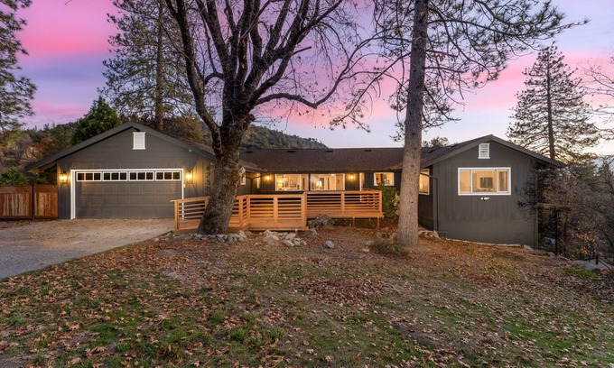 Yosemite Forks House | 7BR Yosemite Escape w/Views & Spa - Game Room & Pet-Friendly