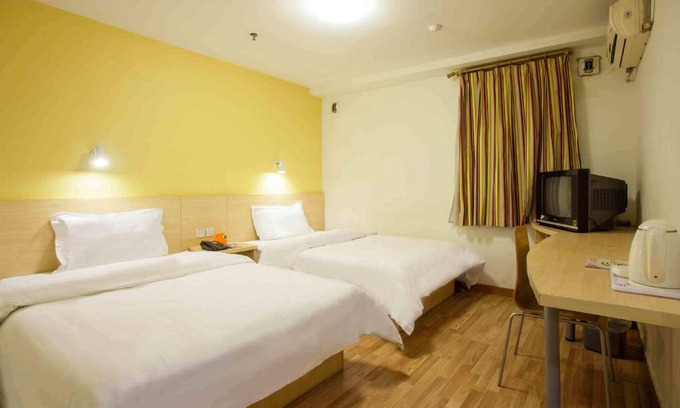 Yuehu District Hotel | 7Days Inn Yingtan Center Square