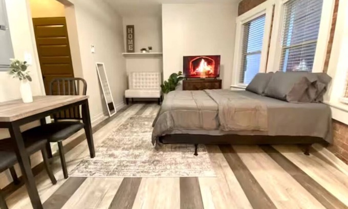Midtown Apartment | 7min walk to DMC, Studio w/Wi-Fi