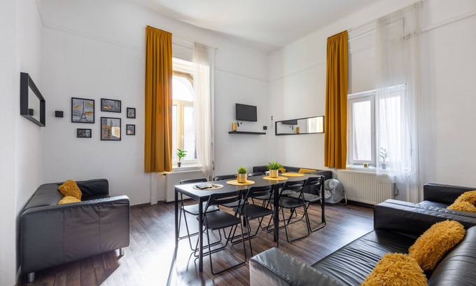 Csarnok negyed Apartment | ⭐7ROOM-15BED-4BATH ☕FREE-BEER & BREAKFAST ❤️AIRCO