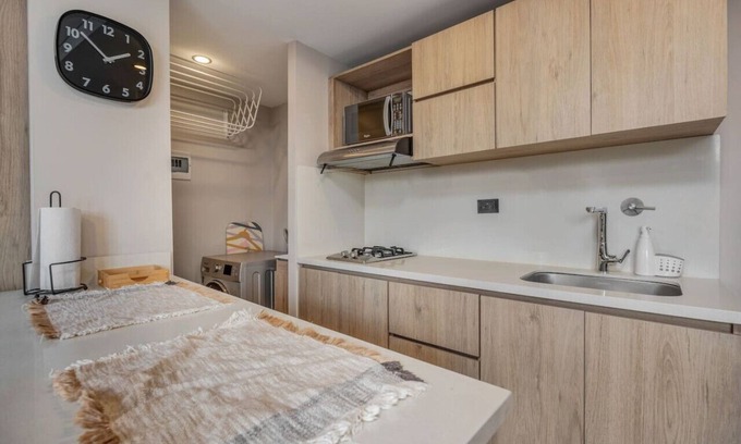 El Tesoro Apartment | 7th floor modern apartment close to parque lleras