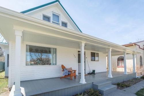 Livingston House | 7th Street Bungalow