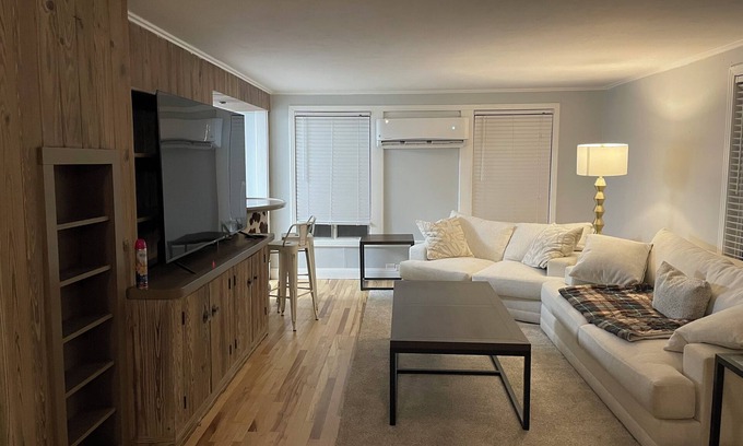 Fort Worth Condo | 7th Street FUN Loft in a Beautiful Neighborhood