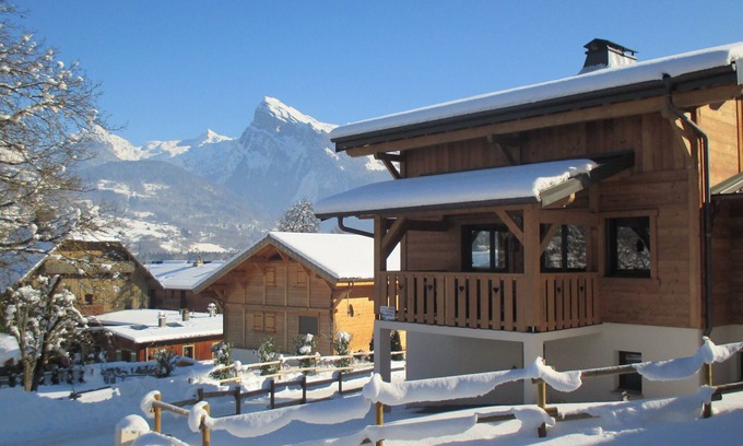 Morillon Ski Chalet | 8/10 * Chalet located in the town center 200m from the gondola and slopes