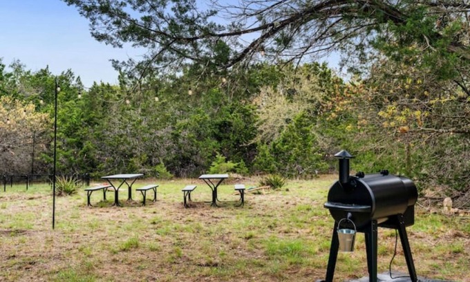 Dripping Springs House | 8 acres Ranch - 2 Homes - Sleeps 16 - Dripping