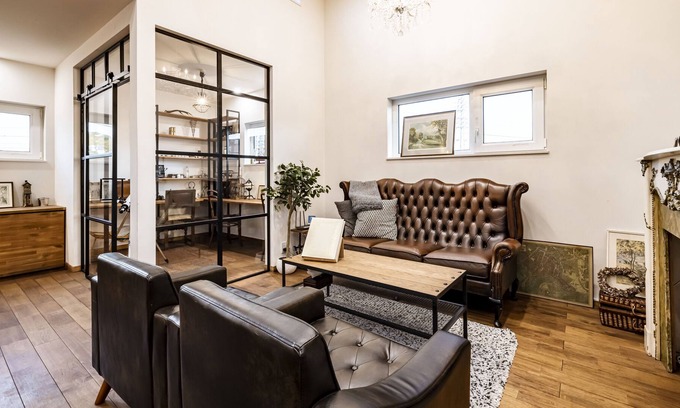 Inuyama House | 8 Antiques/ !