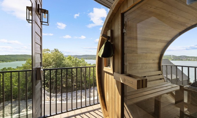 Branson House | 8 bdrm/4000+ sqft home w/golf simulator, outdoor sauna, hot tub & lake views!