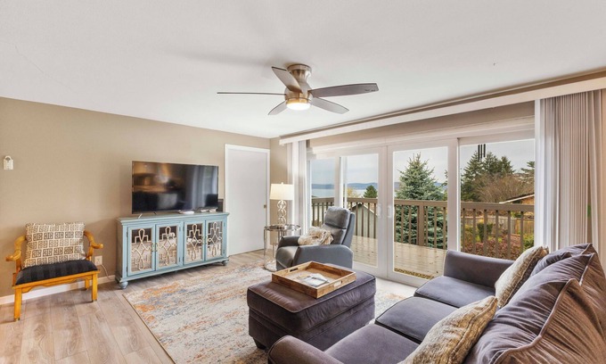 Federal Way House | 8 Bed Exec Lux Stay w/Marine Views