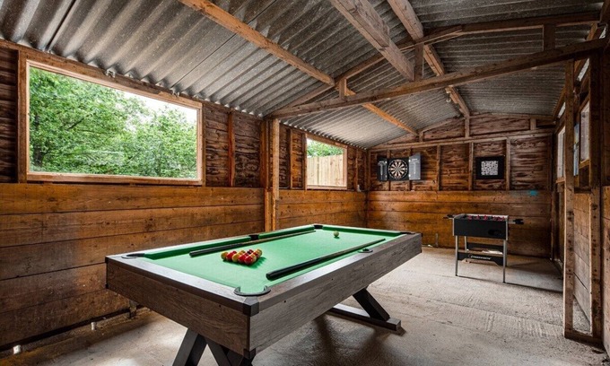 Stanton Drew Cottage | 8 bed villa. Hot tub, games rm. Nr Bath/Bristol