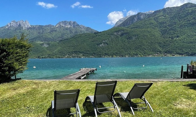 Bredannaz Apartment | 8-bed waterfront apartment on Lake Annecy