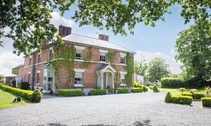 Horseman's Green Cottage | 8 bedroom accommodation in Horsemans Green
