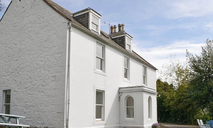 Newbridge Cottage | 8 bedroom accommodation in Holywood, by Dumfries