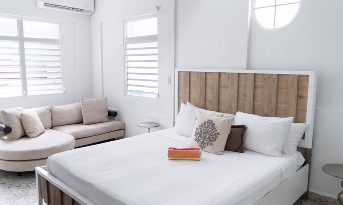 Parque House | 8 Bedroom House just 20 steps to the Beach