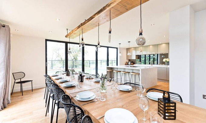 Atlow House | 8 bedroom modern holiday home in the Derbyshire Dales, close to Carsington Water