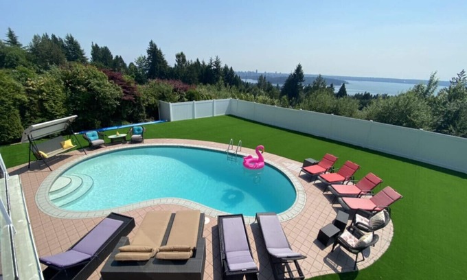 West Vancouver House | 8 bedrooms,12 beds with amazing view & pool in Vancouver