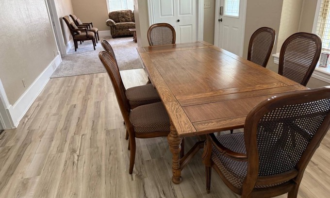 Willmar House | 8 beds-Great deal!