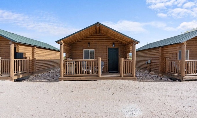 St. Charles Cabin | #8 Bigfoot Cabin! Newly Remodeled! AC!