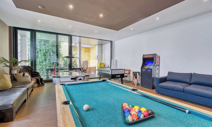 Brussels House | 8/Comenstay.be/GameRoom+Sauna+Jacuzzi+Terrace 330m2 Villa for16+pp Large Group