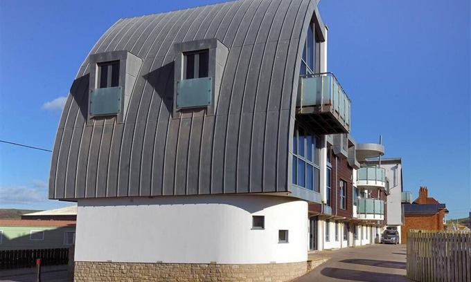 West Bay Cottage | 8 DRIFTWOOD, family friendly, country holiday cottage in West Bay