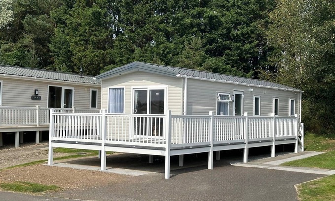 Cayton Bay Cabin | 8 Guests - Pets accepted - Seaglass Cayton Bay