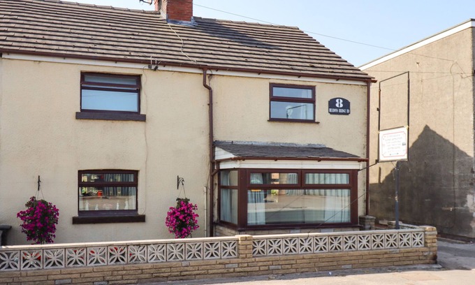 Ormskirk Cottage | 8 HEATONS BRIDGE ROAD, family friendly, with a garden in Scarisbrick