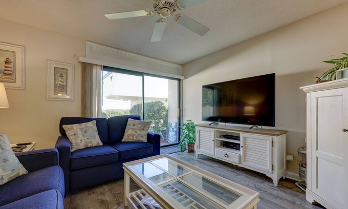Hilton Head Island Villa | 8 Hilton Head Cabanas: So Close to the beach! 2 BR Villa. Free Bikes, Pool