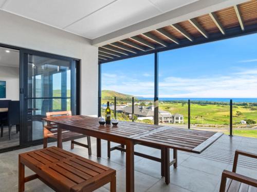 Normanville House | 8 Huntingdale Drive