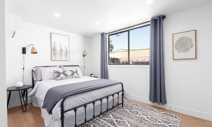 Mammoth Lakes Apartment | #8 In town NEW apartment by restaurants