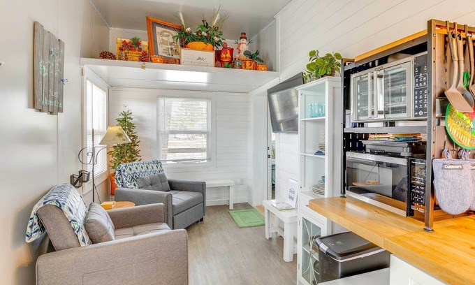 Woodville Cottage | 8 Mi to Cathedral Caverns: Tiny Home Hideaway