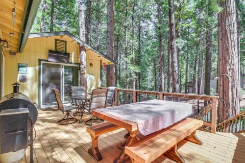 Cold Springs House | 8 Mi to Dodge Ridge Mtn Peaceful Cabin with Deck!