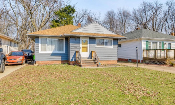 Garfield Heights House | 8 Mi to Dtwn Cleveland Quiet Home with Fenced Yard
