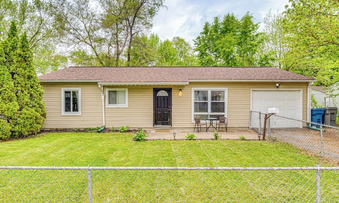 Indianapolis House | 8 Mi to Dtwn Indianapolis: Family Home w/Yard!