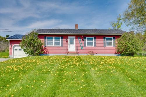 North Troy House | 8 Mi to Jay Peak Resort Scenic Retreat with Deck